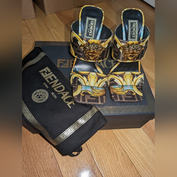 NEW FENDACE FENDI X VERSACE BAROQUE MEDUSA SILK MULE SANDAL - Picture 7 of 13